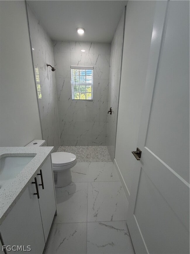 Building Photo - 723 Ivan Ave S