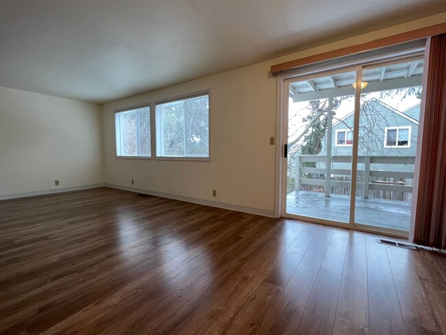 Building Photo - 620-622 Scenic Dr