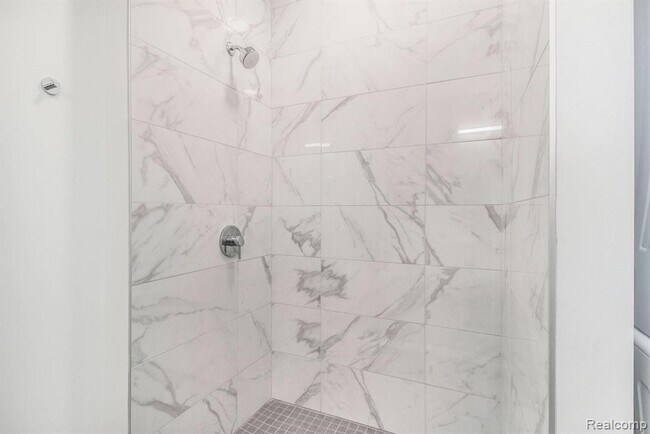 Building Photo - 7410 Kercheval Ave