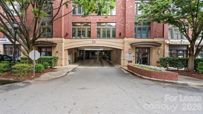 Building Photo - 2125 Southend Dr