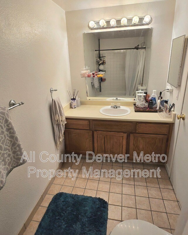 Building Photo - 447 Wright St