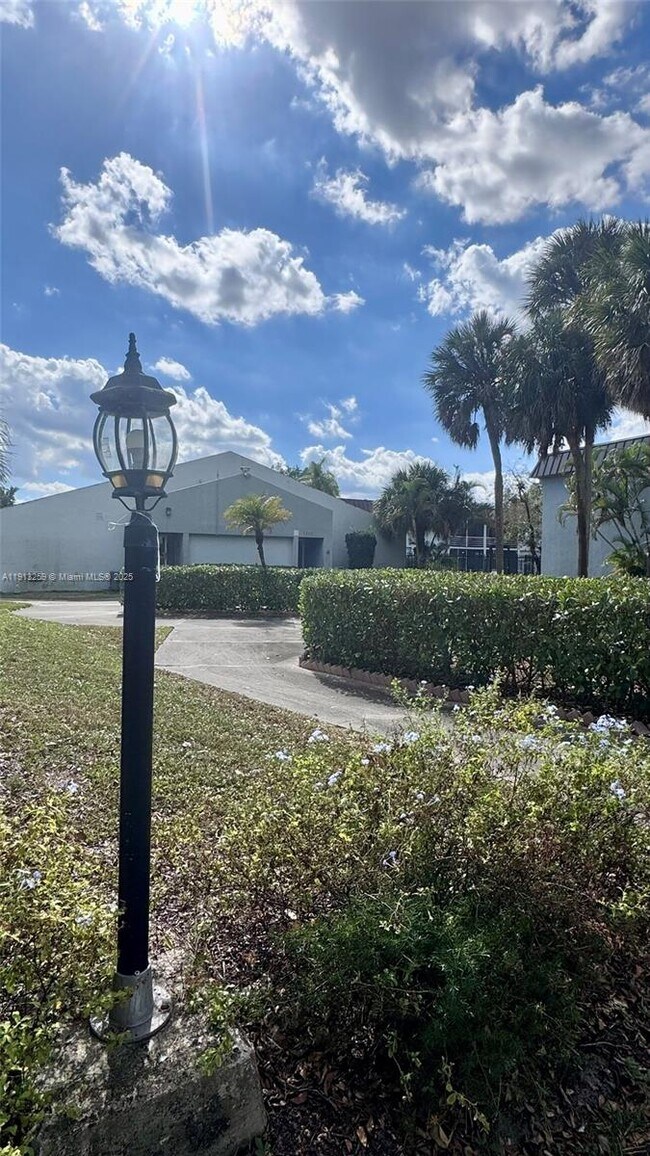 Building Photo - 7320 NW 85th Ct