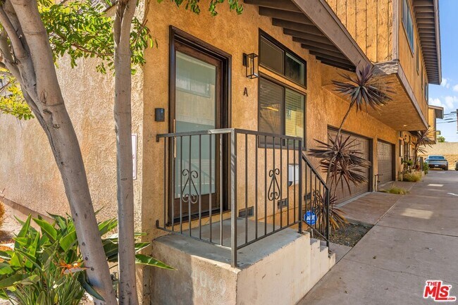 Building Photo - 4069 W Rosecrans Ave