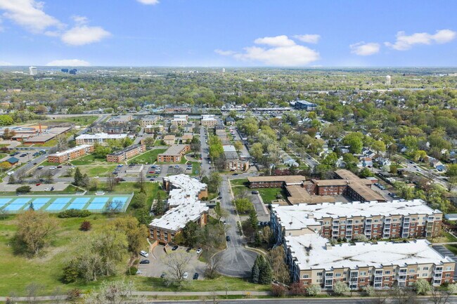 Building Photo - 3200 Virginia Ave S