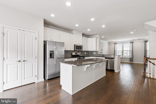 Building Photo - 101 Dallett Ln