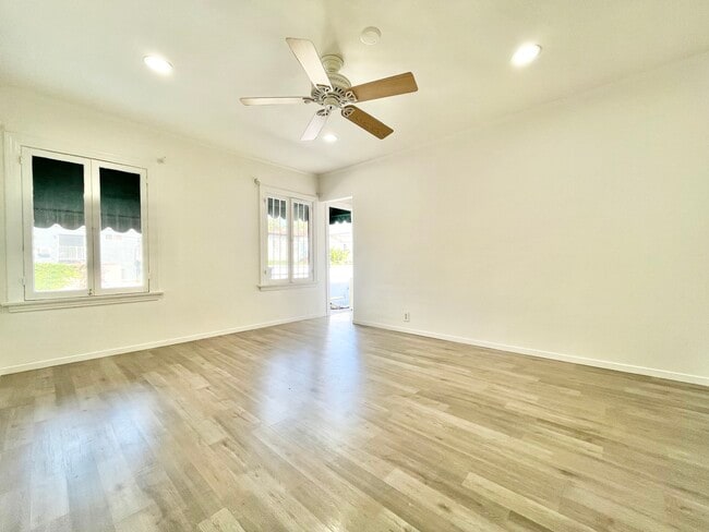 Building Photo - 423 N Orange Dr