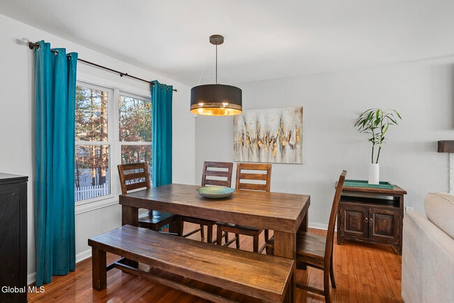 Building Photo - 8 Backstretch Ct