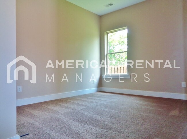 Building Photo - DEPOSIT PENDING!!! - Home in Tuscaloosa..... Available to View w/ 48HR notice!!!