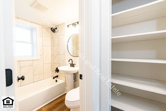 Building Photo - 1823 Griswold Dr