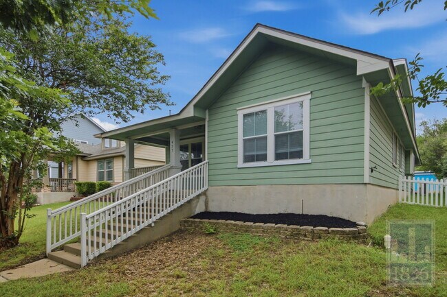 Building Photo - 437 Sampson