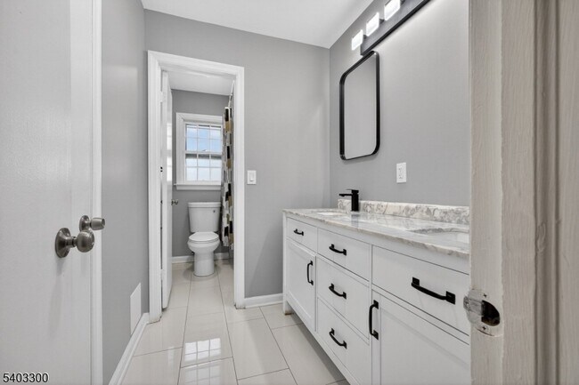 Building Photo - 17 Union Ave