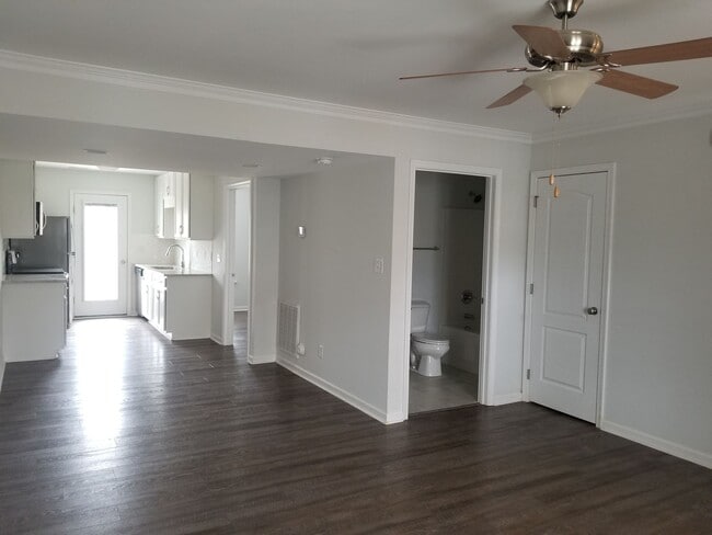 Building Photo - 3BR, 3BA TH is Tavern Grove