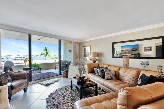 Building Photo - 134 Lakeshore Dr