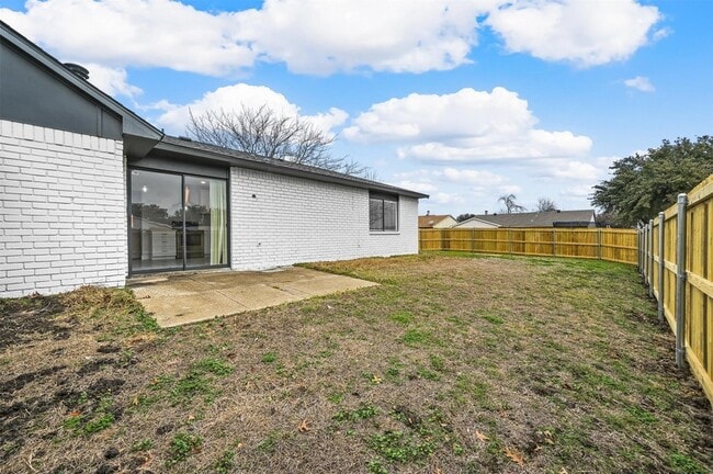 Building Photo - 4940 Watkins Dr