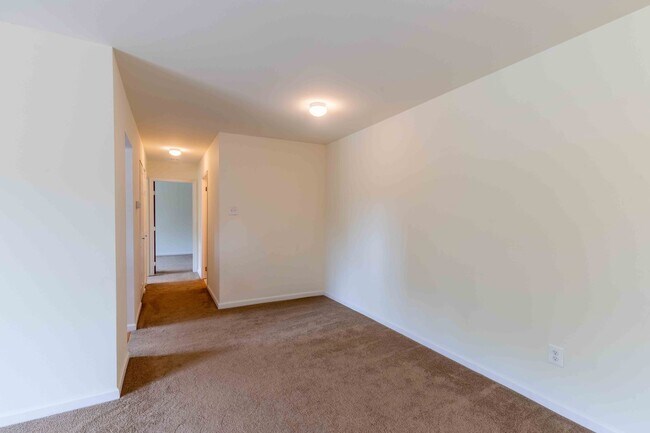 Building Photo - Private 2 Bedroom 1 Bath Condo in Goshen V...