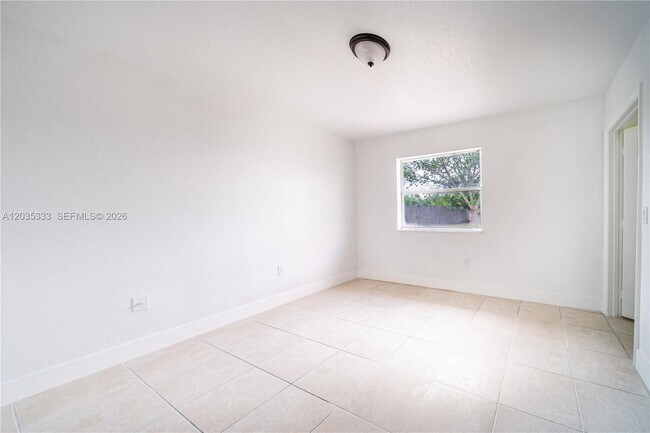 Building Photo - 705 NW 13th Terrace