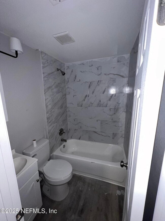 Building Photo - 1414 US-1