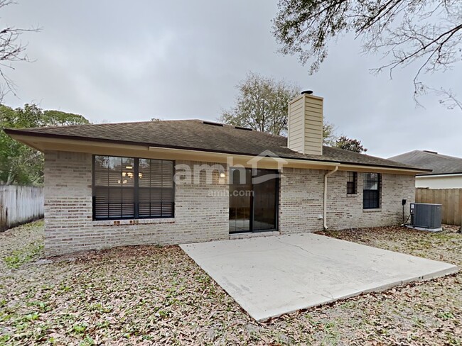 Building Photo - 7546 Fawn Lake Dr N