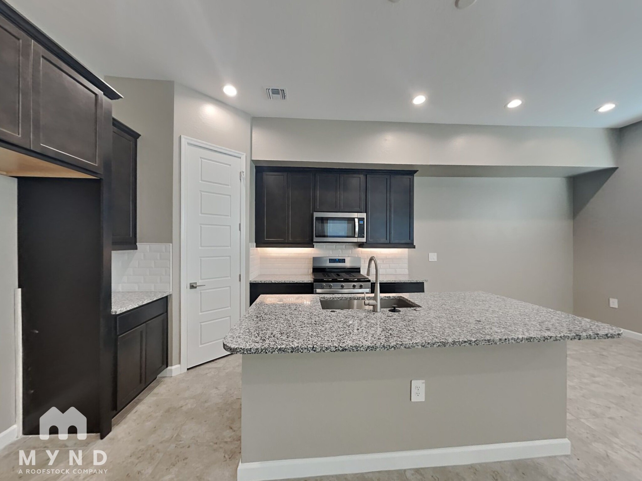 Building Photo - 4839 E Village Dr