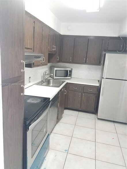 Building Photo - 3475 N Country Club Dr