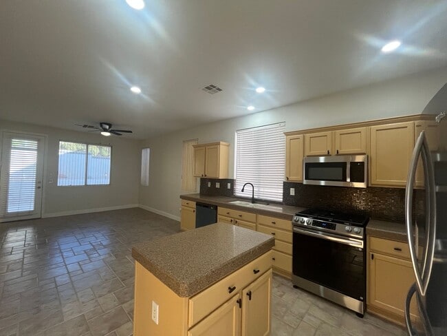 Building Photo - single story, 3 bed, 2 bath, 2 car garage in gated community in Summerlin