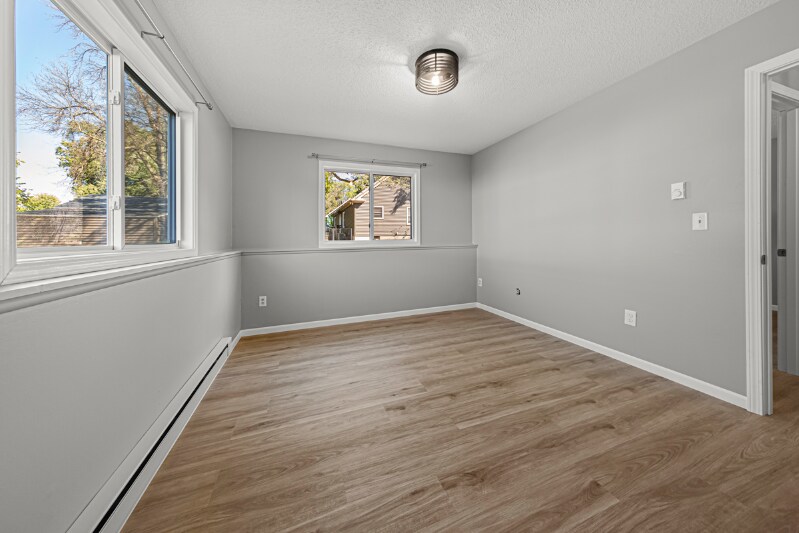 Building Photo - 1402 Division St W