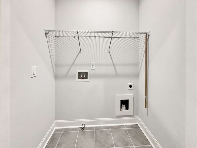 Building Photo - Beautiful 3 BR Townhome in Woodstock!