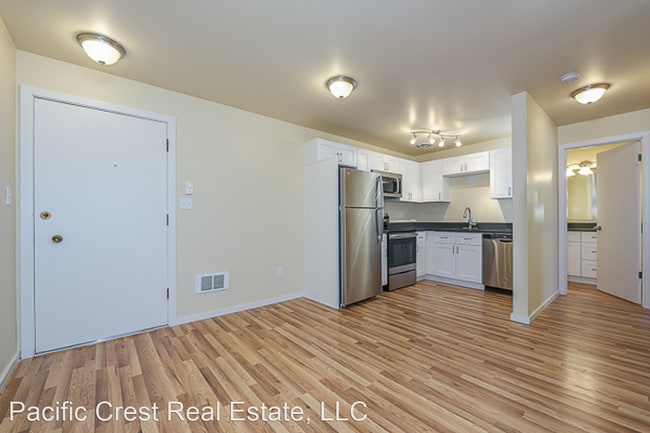 Building Photo - 1000 E Aloha St