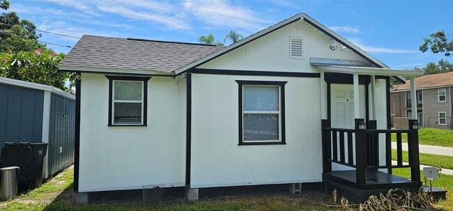 Primary Photo - 2769 52nd Ave N