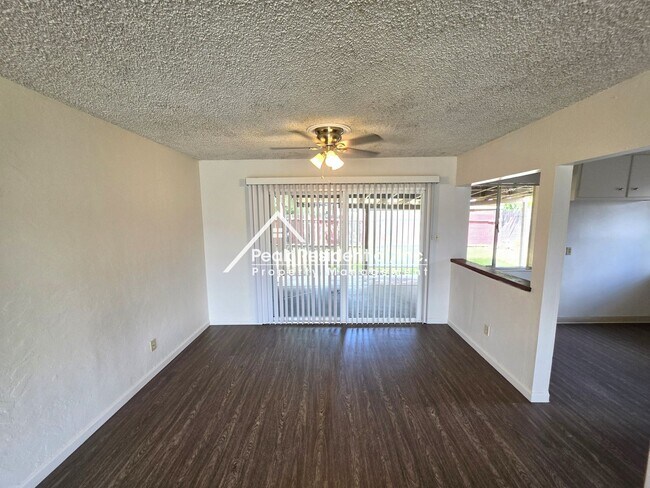 Building Photo - A Charming 3bd/1ba Fruitridge Manor Area Home with Garage