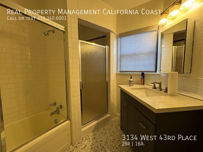 Building Photo - 3134 W 43rd Pl