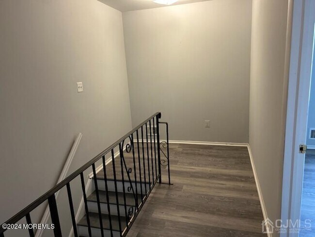 Building Photo - 197 MacArthur Ave