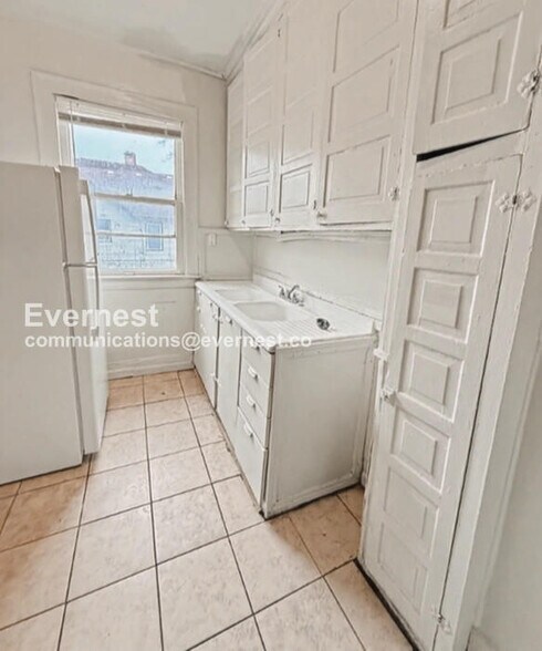 Building Photo - 11391 Belleterre Ave