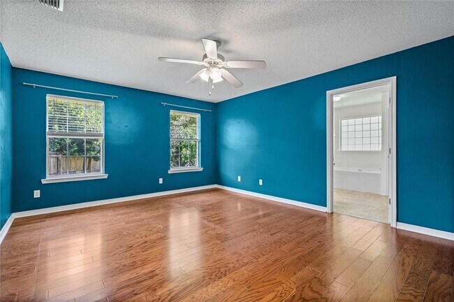 Building Photo - 4120 Fenwick Loop S