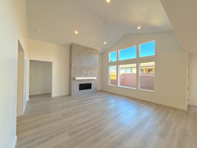 Building Photo - New 3 bed, 2.5 bath with 2 car garage home