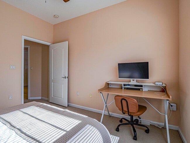 Building Photo - 5020 Fairways Cir