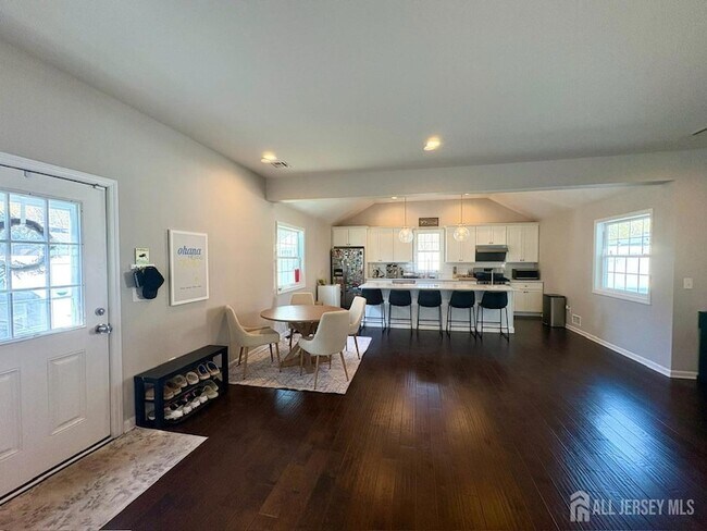 Building Photo - 39 Caldwell Rd