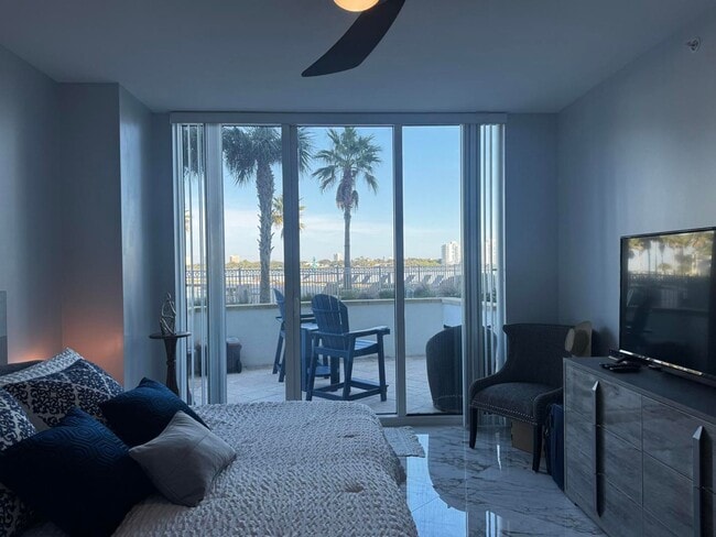 Building Photo - 2/2 in Marina Grande