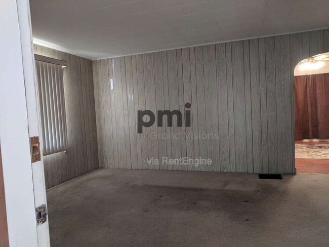 Building Photo - 2284 E Clay St