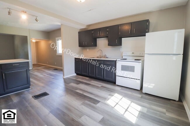 Building Photo - 317-319 W Masterson Ave