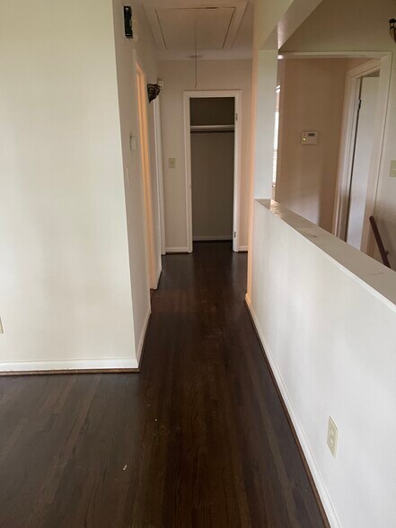 Living room, hallway to bedrooms - 3278 Highland Dr