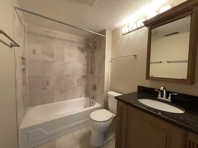 Building Photo - 511 Aurora Ave