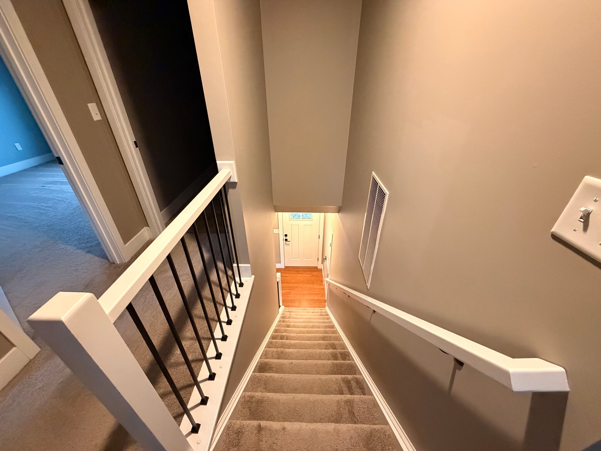 Building Photo - 746 Golden Spring Dr