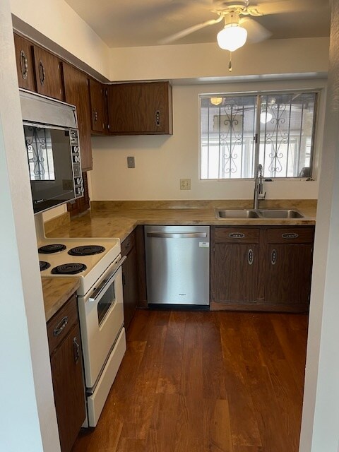 Building Photo - 8001 N El Tovar Pl