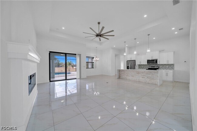 Building Photo - 24 Chiquita Blvd S