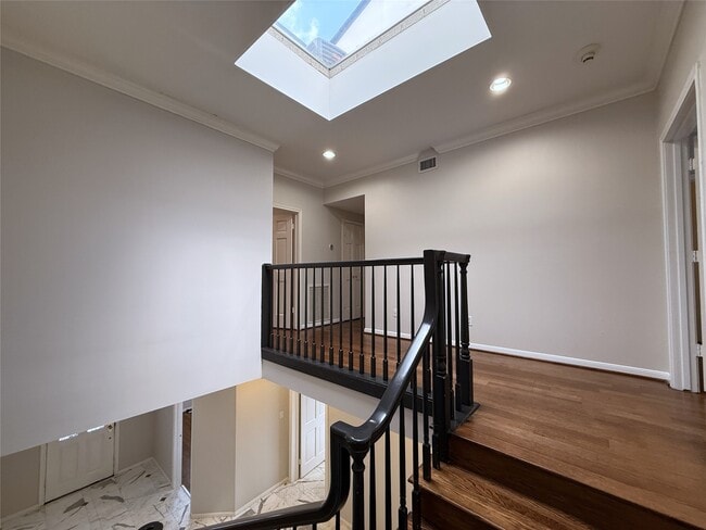 Building Photo - 2813 Saint St