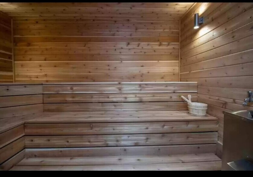 Sauna - 433 S 7th St