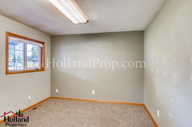 Building Photo - Espectacular Single Level 4 Bed Home in Hi...