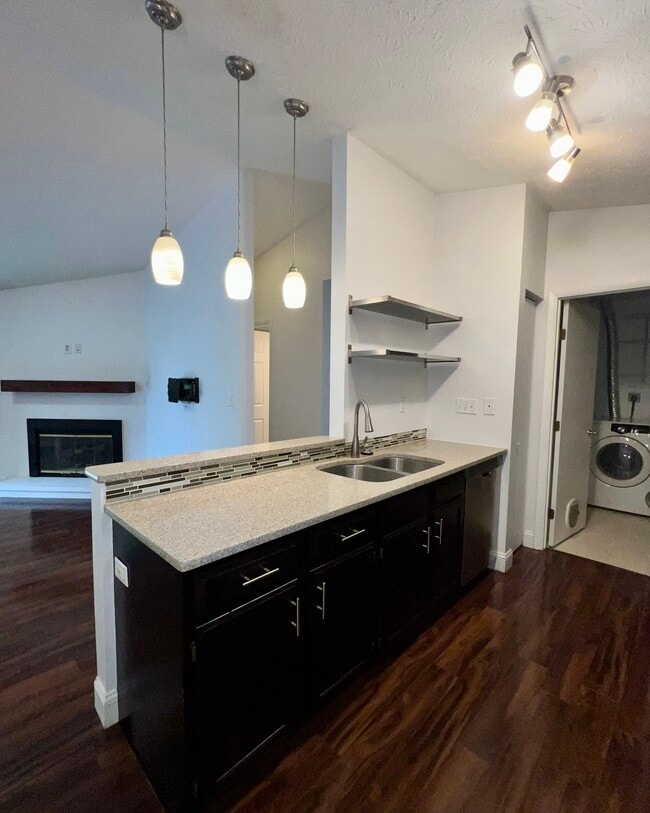 Building Photo - 8859 Eagleview Dr