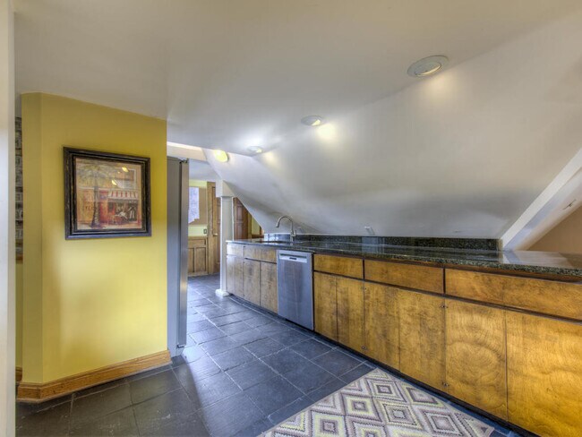 Building Photo - 432 Ridgewood Ave